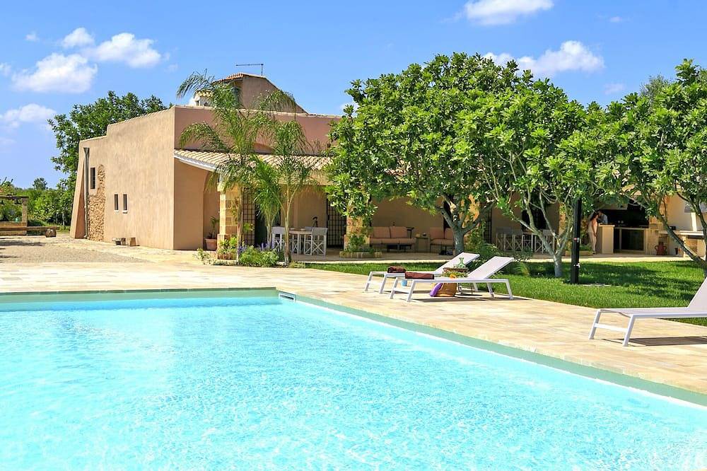 Masseria Mattiani siebzehnten Jahrhundert in Salento (Apulien - Italien) in Campi Salentina, Lecce Provinz