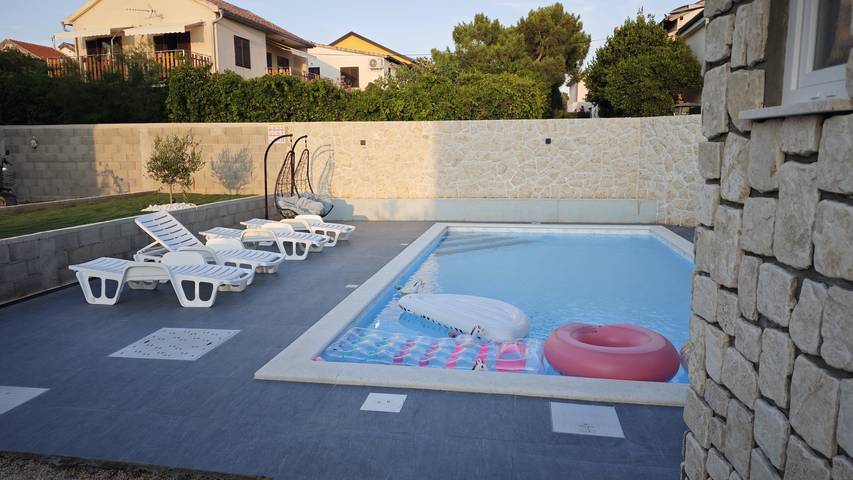 Villa für 8 Personen, mit Balkon und Garten in Povljana - 3