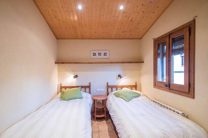 Gîte pour 4 personnes, avec jardin et piscine à Olvan - 4