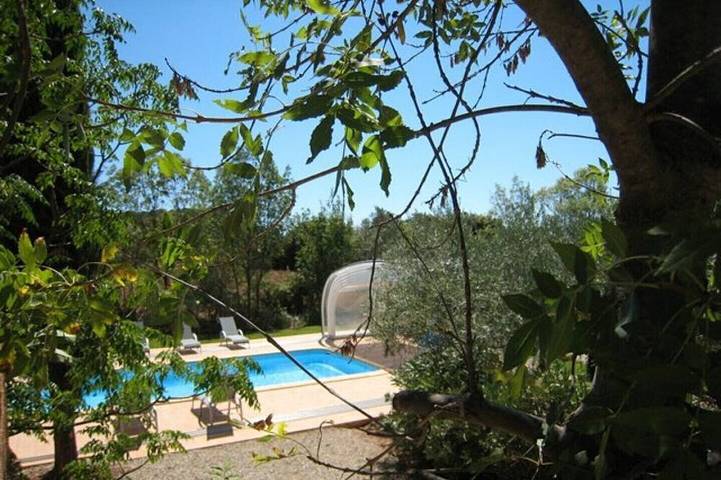 Gîte pour 5 personnes, avec terrasse ainsi que piscine et jardin à Cébazan