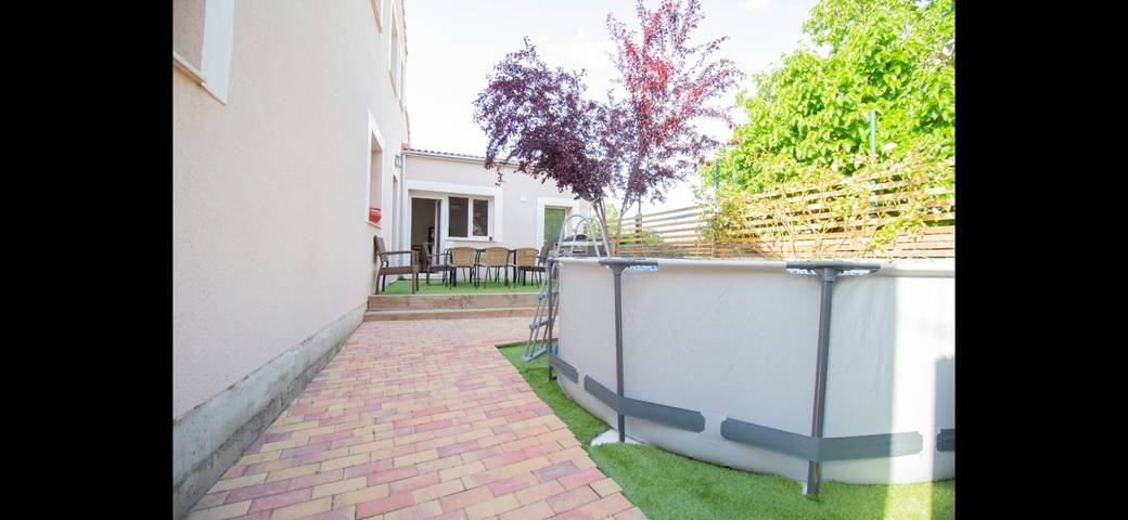 Holiday Home 'La Casa Del Maestro' with Mountain Views, Private Pool and Wi-Fi in La Pinilla, Cerezo de Abajo