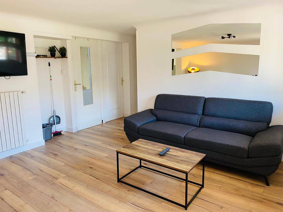 Appartement entier, Two-Bedroom Apartment in Ustaritz, Région de Bayonne
