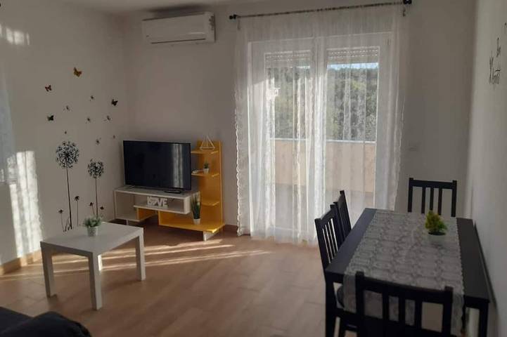 Ganze Wohnung, 1-Zimmer-Ferienwohnung mit Balkon und Meerblick Kukljica, Ugljan in Kukljica, Insel Ugljan