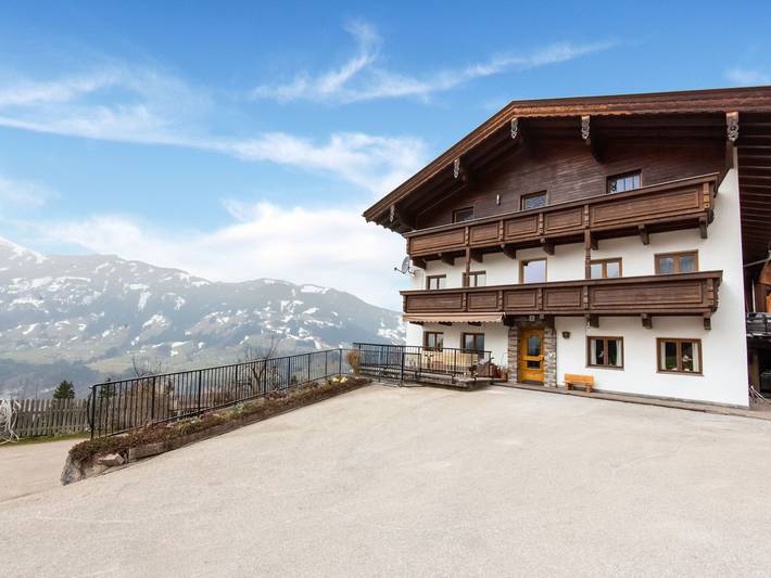 Ferienwohnung für 8 Personen, mit Balkon und Terrasse sowie Garten
