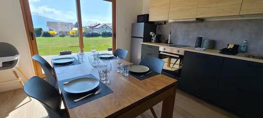 Gîte pour 4 personnes, avec jardin et vue, animaux acceptés à Saint-Martin-Bellevue