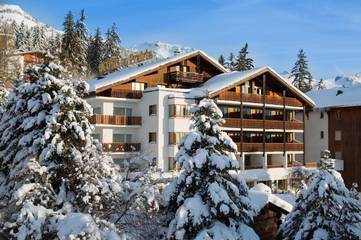 Hôtel pour 2 personnes, avec piscine et jardin à Crans-Montana