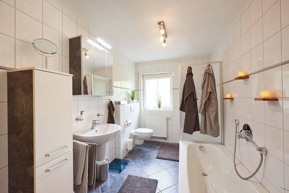 Ganze Wohnung, 4-Sterne-Ferienwohnung für max. 3 Erwachsene + Kleinkind in Altenkirchen & Umgebung