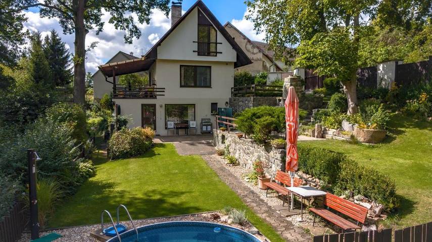 Location de vacances pour 6 personnes, avec jardin ainsi que piscine et vue à Tábor - 2