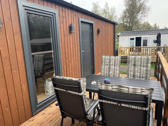 Wohnwagen für 4 Personen, mit Terrasse und Seeblick in Stuer - 2