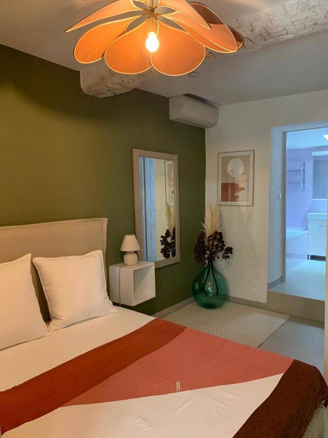 Chambre d’hôte pour 2 personnes, avec piscine et vue ainsi que jardin et terrasse à Grasse - 4