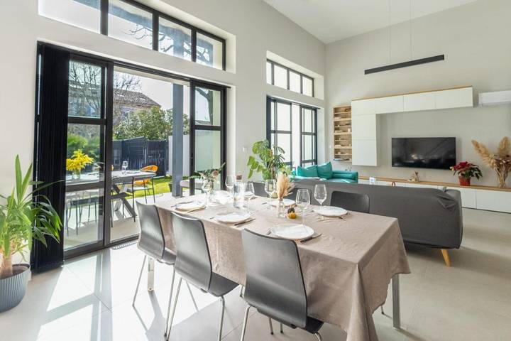 Location de vacances pour 6 personnes, avec jardin ainsi que terrasse et piscine à Septèmes-les-Vallons - 2