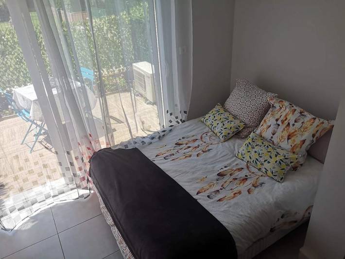 Gîte pour 2 personnes, avec terrasse ainsi que jardin et vue dans Office De Tourisme De Gruissan - 4