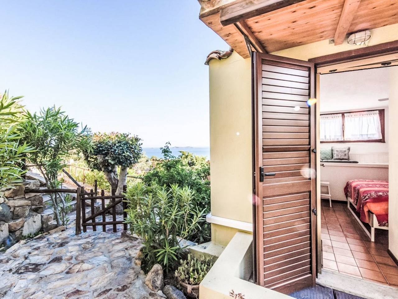 Casetta nel blu in Punta Molentis, Simius