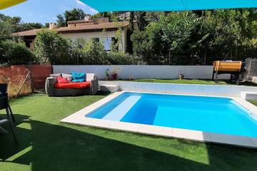 Gîte pour 5 personnes, avec piscine à Lamanon