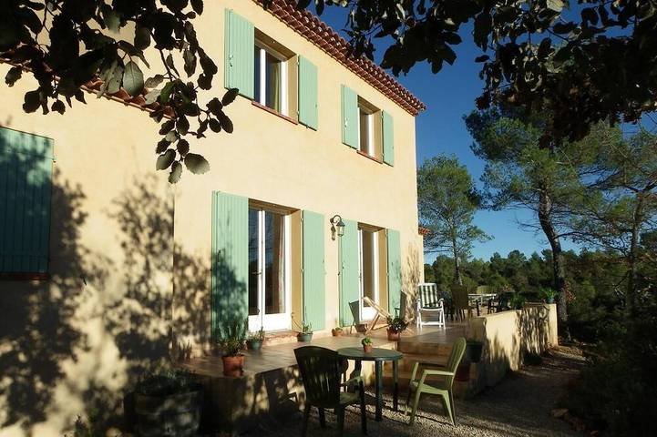 Location de vacances pour 6 personnes, avec terrasse et jardin à Tavernes