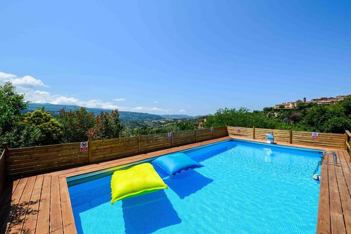 Casa vacanza per 2 persone, con Balcone e Terrazza nonché Giardino e Piscina a Ogliastro Cilento