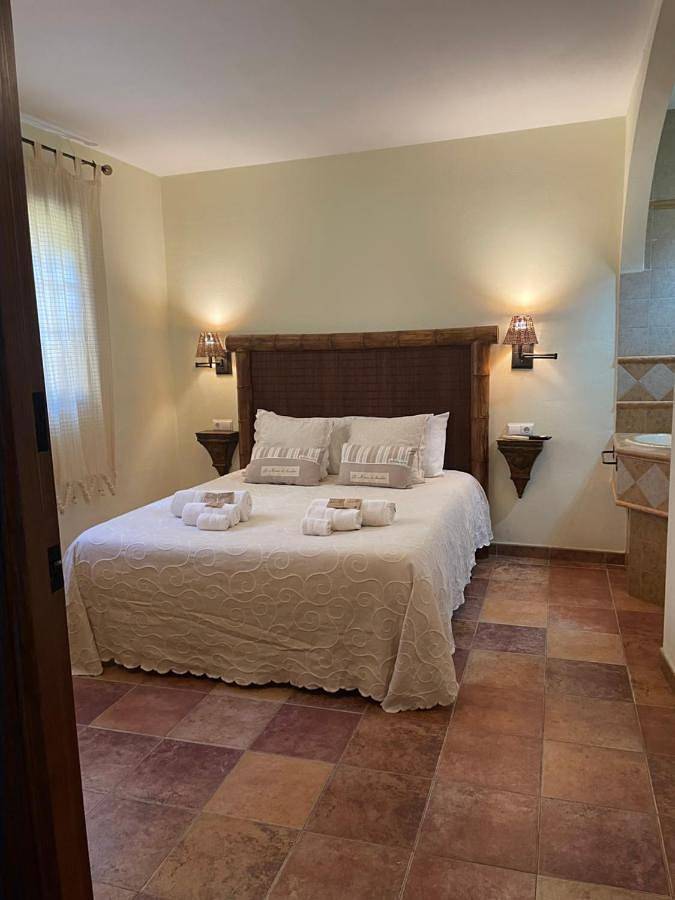 Casa rural para 2 personas, con jardín además de vistas y piscina, Se admiten mascotas en La Siberia - 4