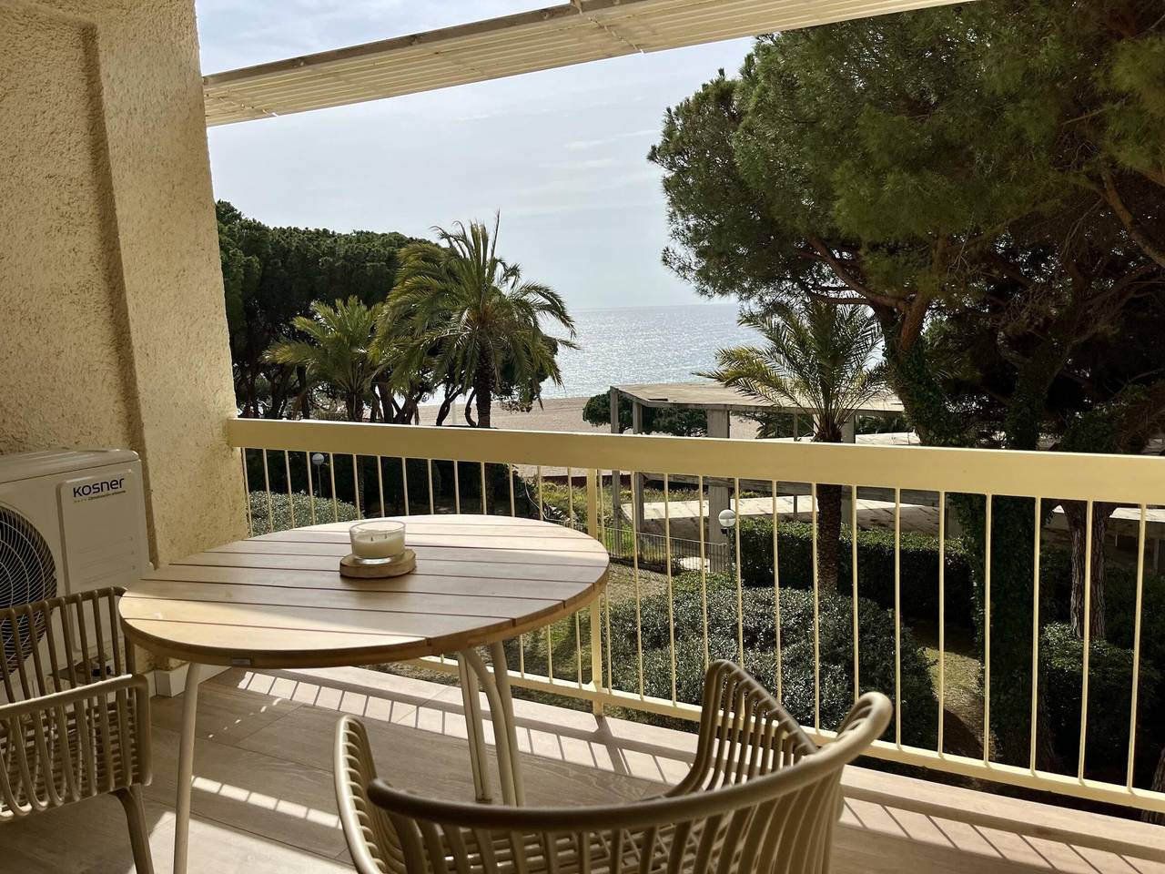 Entire apartment, Seaside Apartment in Platja d'Aro, direct beach access in Platja d'Aro, Costa Brava