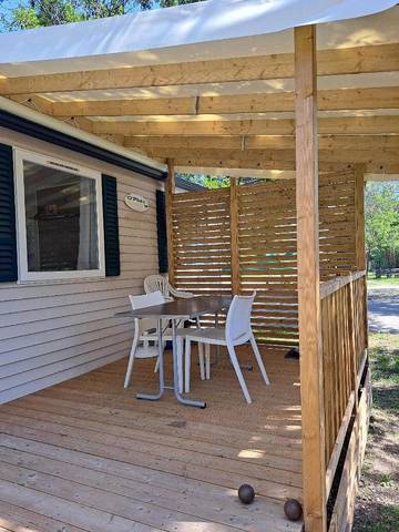 Camping pour 6 personnes, avec piscine et terrasse à La Roque-d'Anthéron