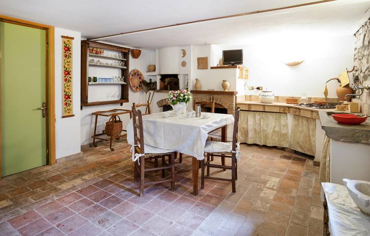 Appartamento intero, Accogliente appartamento vicino al fiume e al centro città con parcheggio in Gallicano, Garfagnana