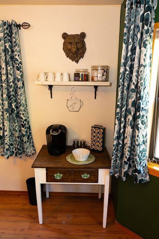 Pinetop-Lakeside home/3 bed/ 2 bath/treehouse/hot tub in Navajo County