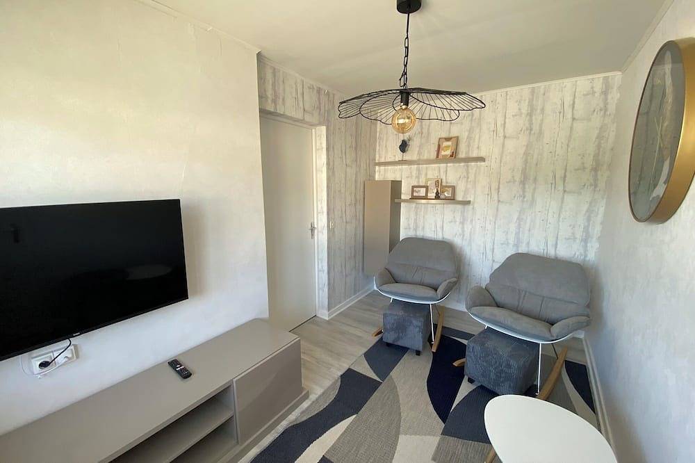 Appartement entier, Jura: Bi\"Ain\"venue entre Lacs et Rivières. Appartement dans maison individuelle in Pont-de-Poitte, Jura Francais