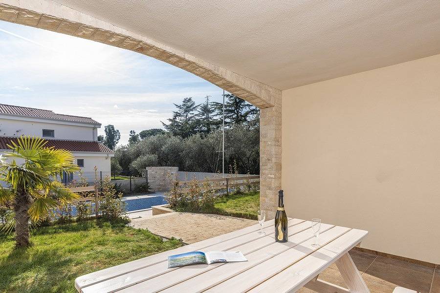 Schönes Apartment mit 3 Schlafzimmern und Gemeinschaftspool
 in Lovrecica, Umag und Umgebung