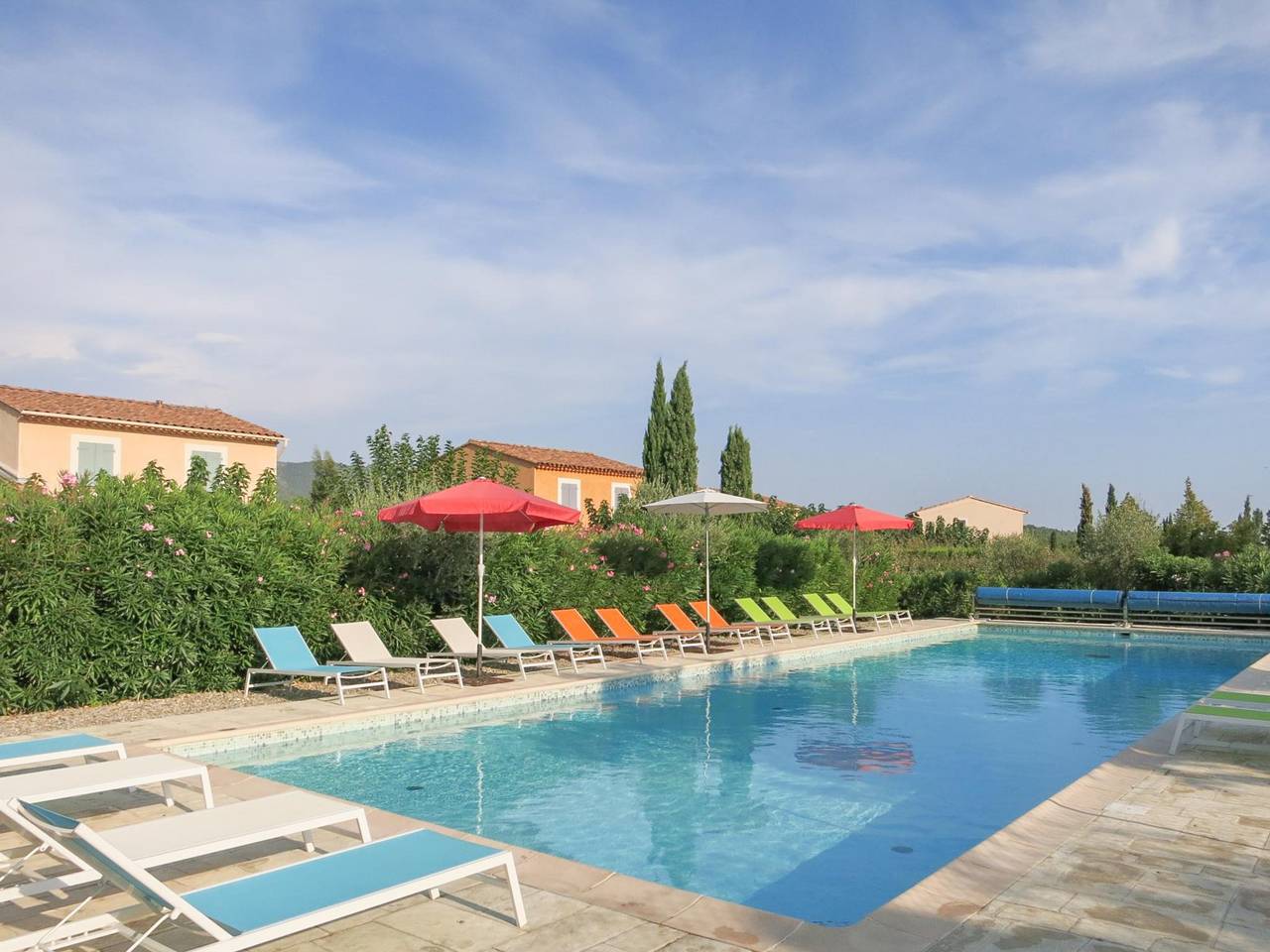 Villa in kleiner Domäne mit Pool und Tennisplatz in Aups, Brignoles Region