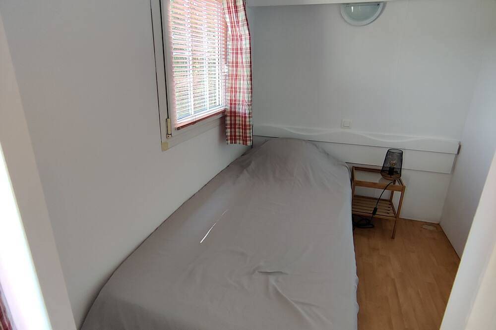 Comfortable mobile home at the foot of the Luberon in Lourmarin, Parc naturel régional du Luberon