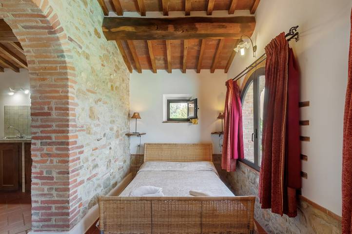 Appartamento intero, Podere Papèra - Appartamento 'Gallo Flat' con vista sulle montagne, Wi-Fi e aria condizionata in Mercatale, San Casciano in Val di Pesa