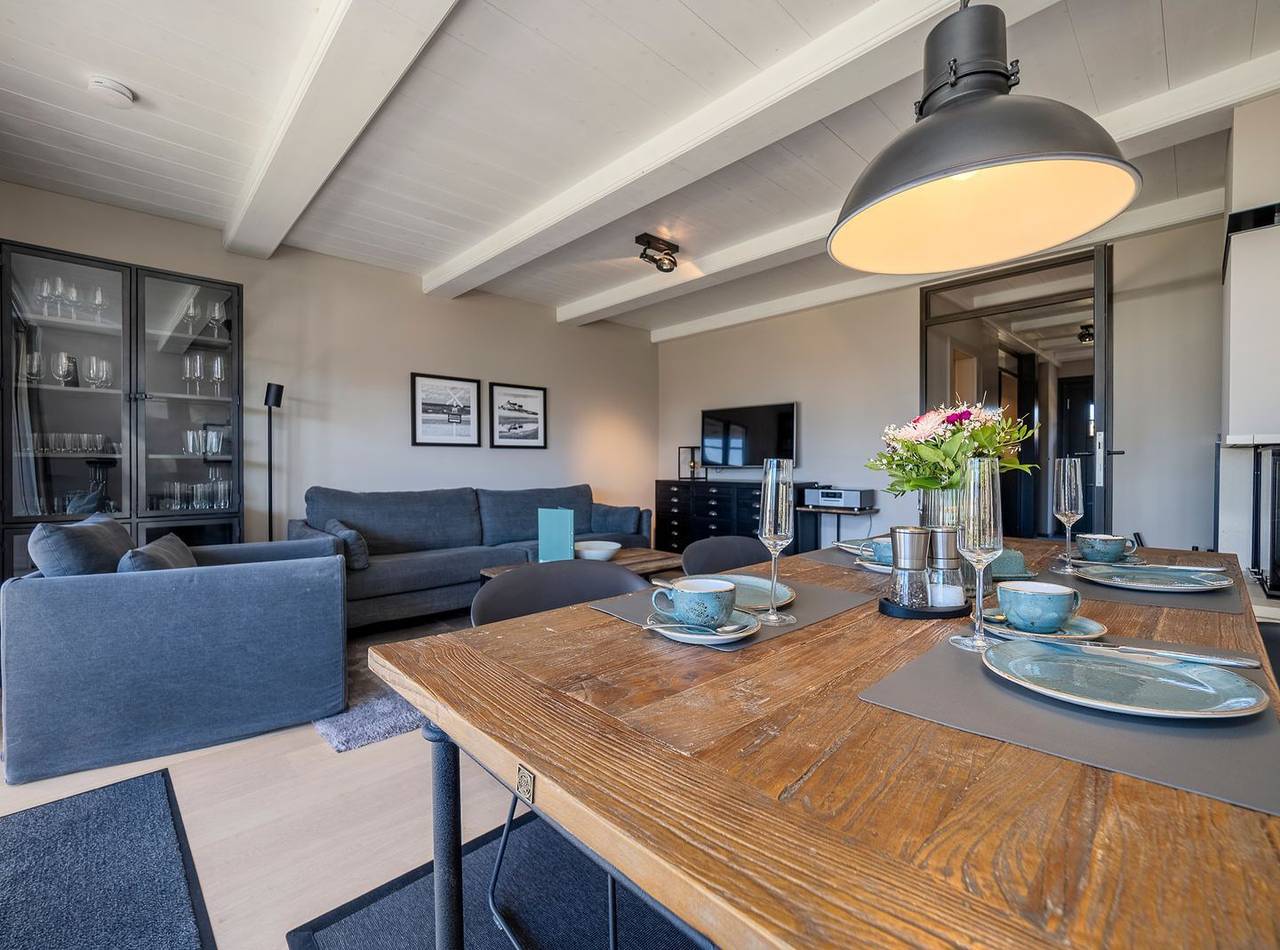 Exkl. Luxus-Hausteil unter Reet mit 4 Zimmern auf ca. 150 m², für bis zu 4 Pers. in Wenningstedt, Sylt