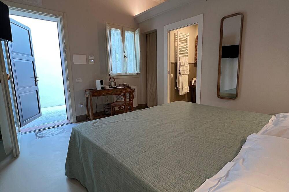 Designer B&B, near the sea and Matera, with outdoor pool, garden and spa in Bernalda, Piana del Metaponto