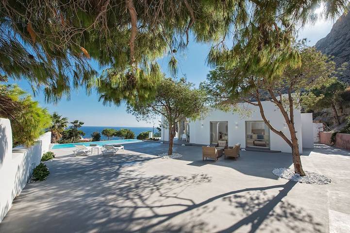 Vacation rental for 8 people, with balcony in Santorini