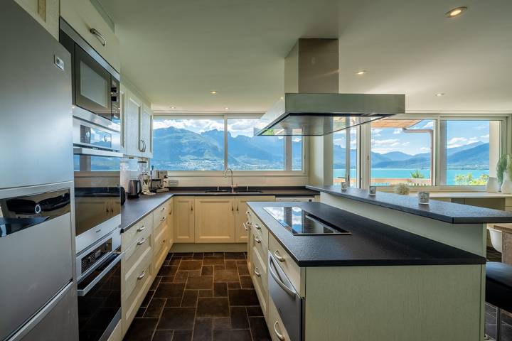 Villa pour 8 personnes, avec Balcon et Terrasse ainsi que Jardin et Vue sur le lac en Haute-Savoie - 3