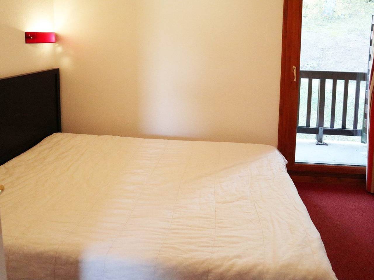 Chalet mitoyen avec piscine, sauna, hammam, départ des pistes, 2 chambres, balcon, Les Orres 1800 in Les Orres, Parc national des Écrins