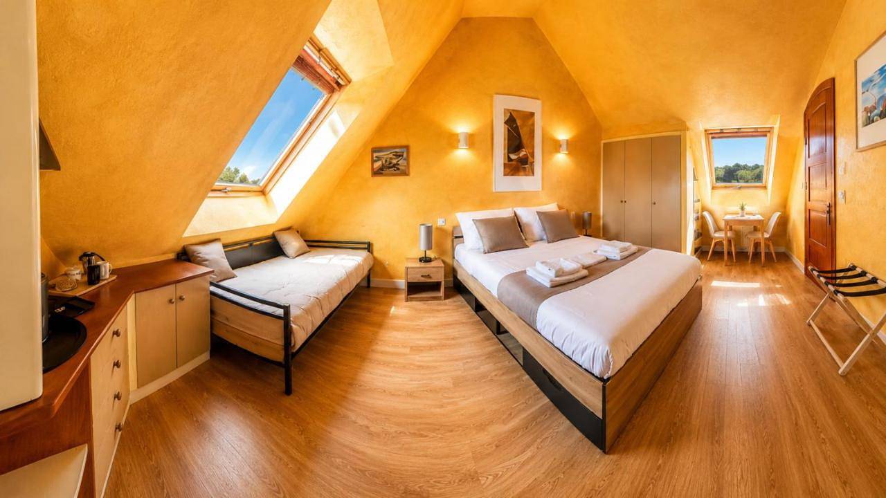Marypratjoulou Chambres d'hôtes- salle de bain privative- spacieux calme- Gr34- Front de mer- Petit déjeuner compris in Porspoder, Région de Brest