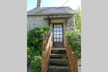 Gîte pour 4 personnes, avec jardin à Bréel