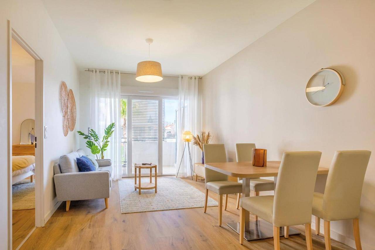 Appartement entier, One-Bedroom Apartment in Fréjus, Côte méditerranéenne (France)