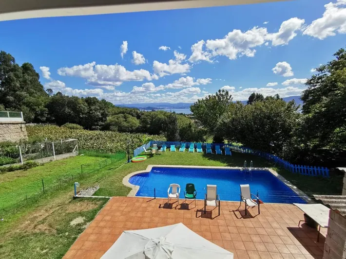 Ferienwohnung für 4 Personen, mit Garten und Terrasse sowie Ausblick und Pool - 1