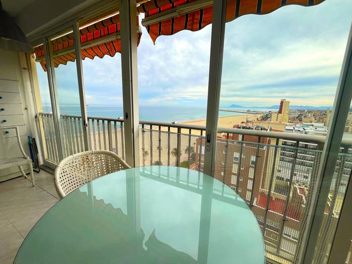 Ferienwohnung für 2 Personen, mit Terrasse und Kinderpool sowie Pool in Gandia
