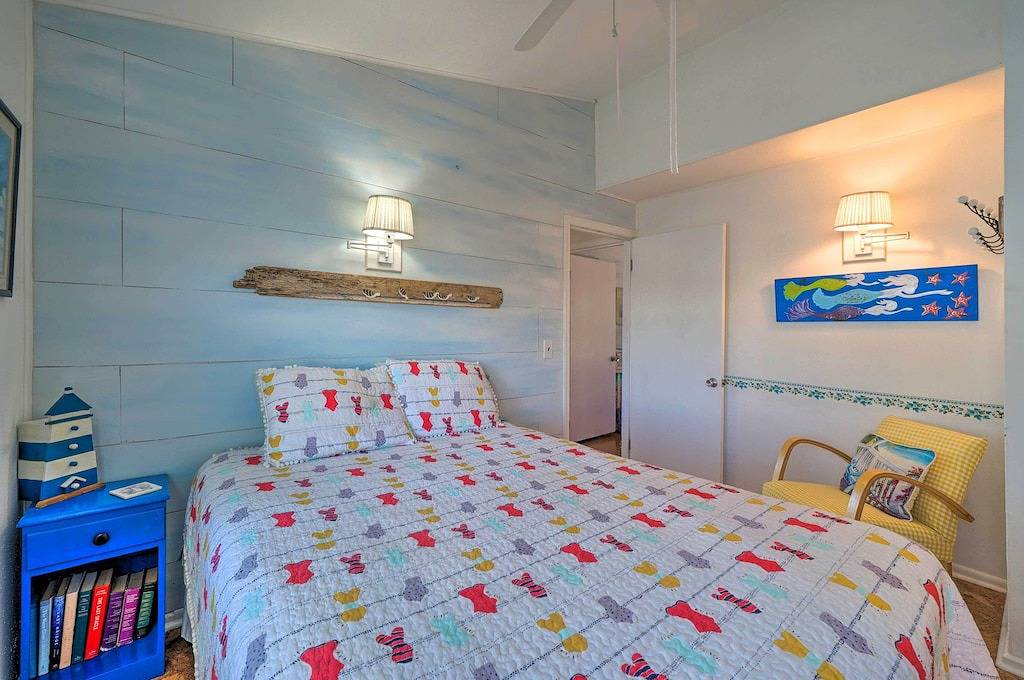 Oceanfront Gem w/ Rooftop Deck: Steps to Sand in Topsail Beach, Topsail Island