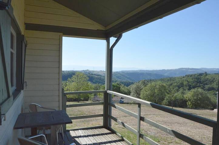 Location de vacances pour 2 personnes, avec Balcon et Terrasse ainsi que Jardin et Piscine à Étables