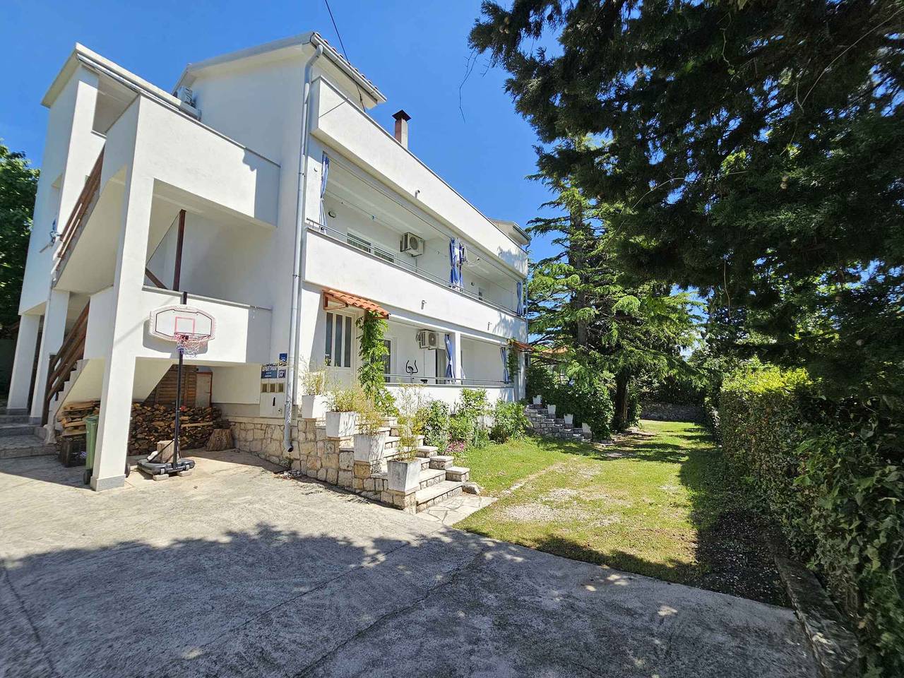 Ganze Ferienwohnung, Ferienwohnung in Strandnähe mit Klimaanlage, Wlan und Privatparkplatz  in Novi Vinodolski, Primorje-Gorski Kotar