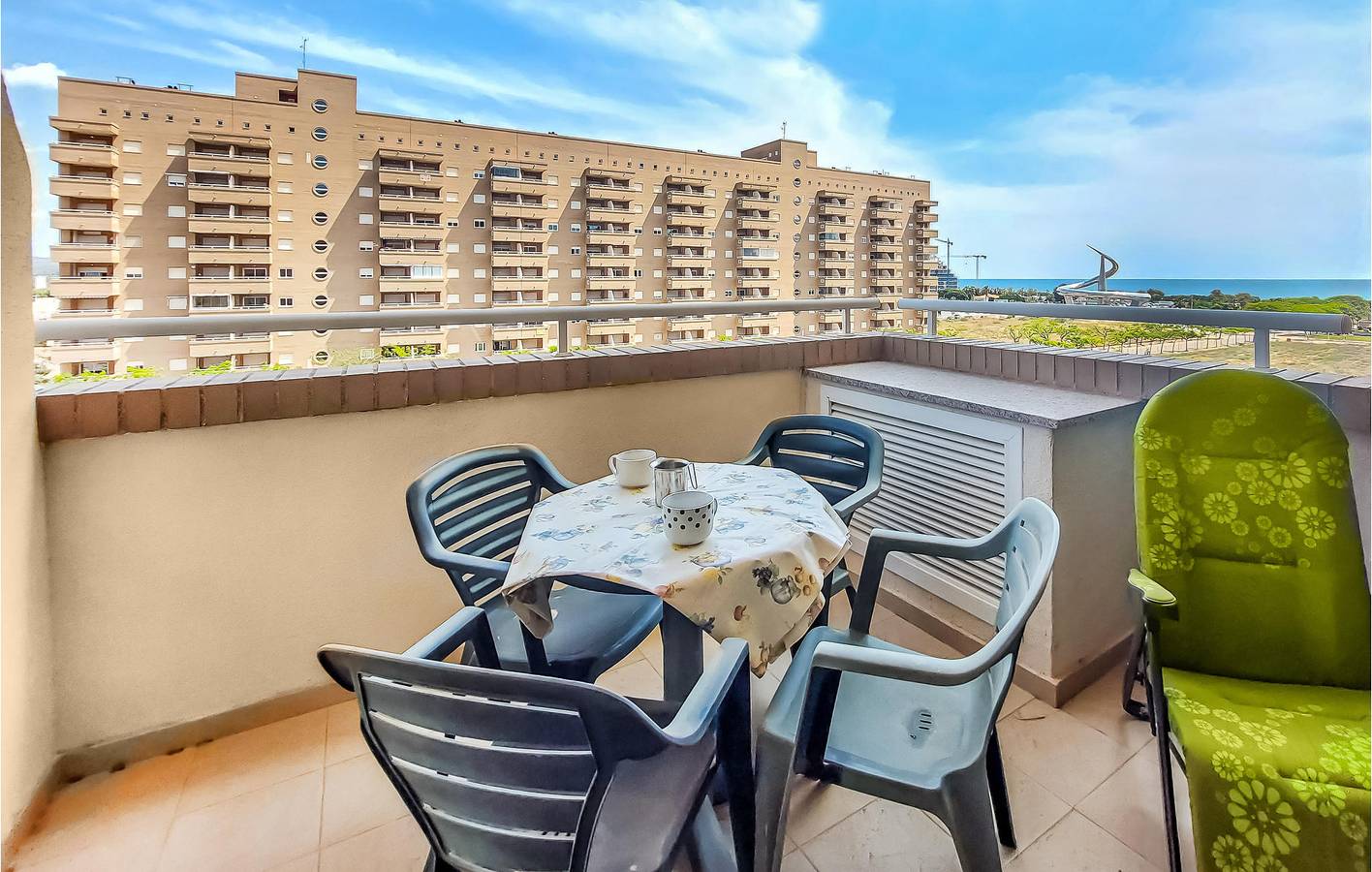 Apartamento vacacional entero, Apartamento con vistas al mar, piscina, aparcamiento y terraza in Marina d'Or, Oropesa del Mar