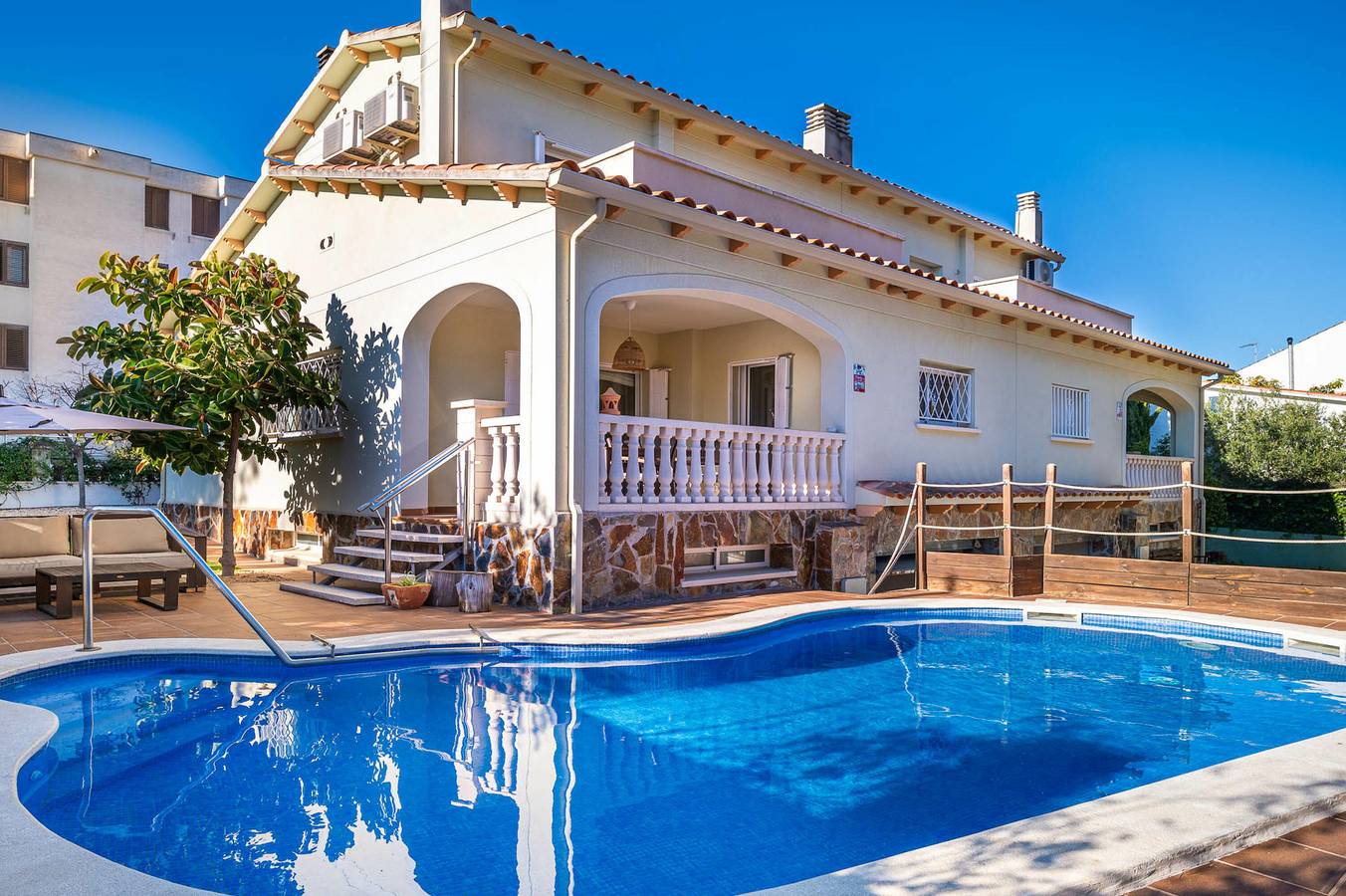 At012 Menta: Casa con piscina privada a 250 m de la playa in Torredembarra, Costa Dorada
