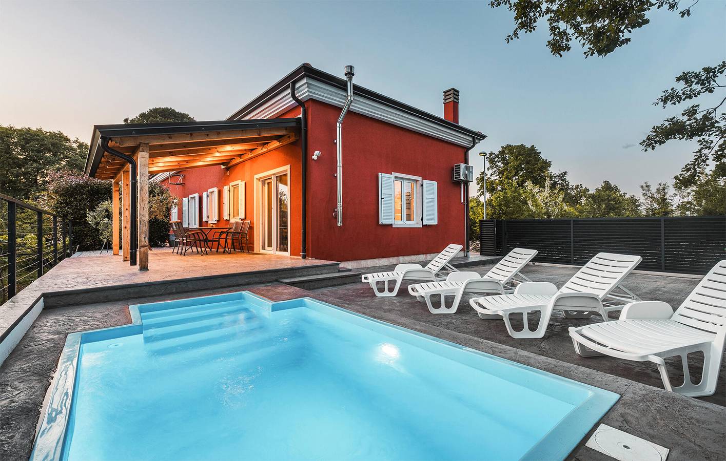 Gemütliche 1-Zimmer-Wohnung mit Terrasse, WLAN, Parkplatz und in der Nähe von Restaurants in Umag, Umag und Umgebung