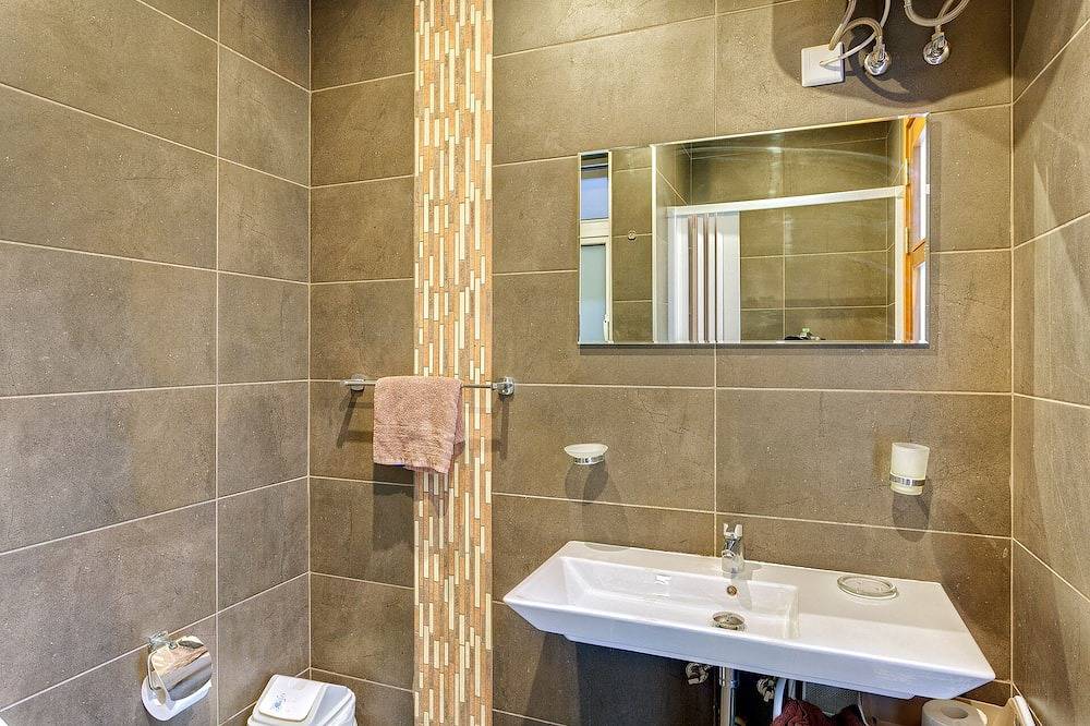 Geheel appartement, Modern appartement met 2 slaapkamers in St. Julians in Paceville, San Giljan