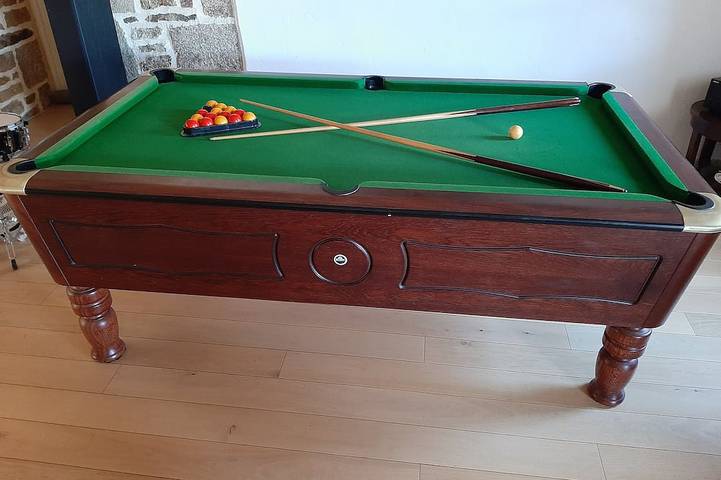 Grand gîte de luxe avec 2 Spas, billard et Parc Fleuri in Plougonven, Parc naturel régional d'Armorique
