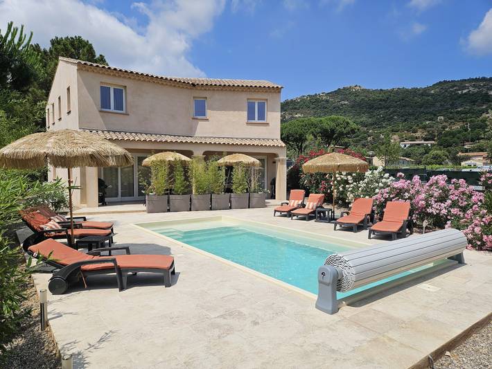 Gîte pour 12 personnes, avec piscine