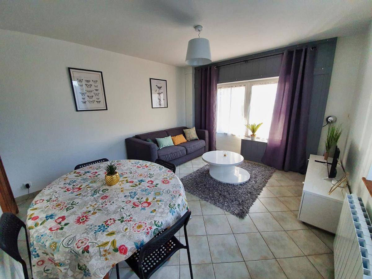 Appartement entier, One-Bedroom Apartment in Mende, Parc national des Cévennes